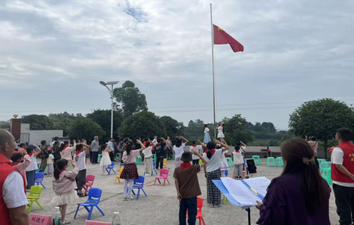 “童心永向党 筑梦新时代”——学校赴保华镇代家山村开展主题党日活动